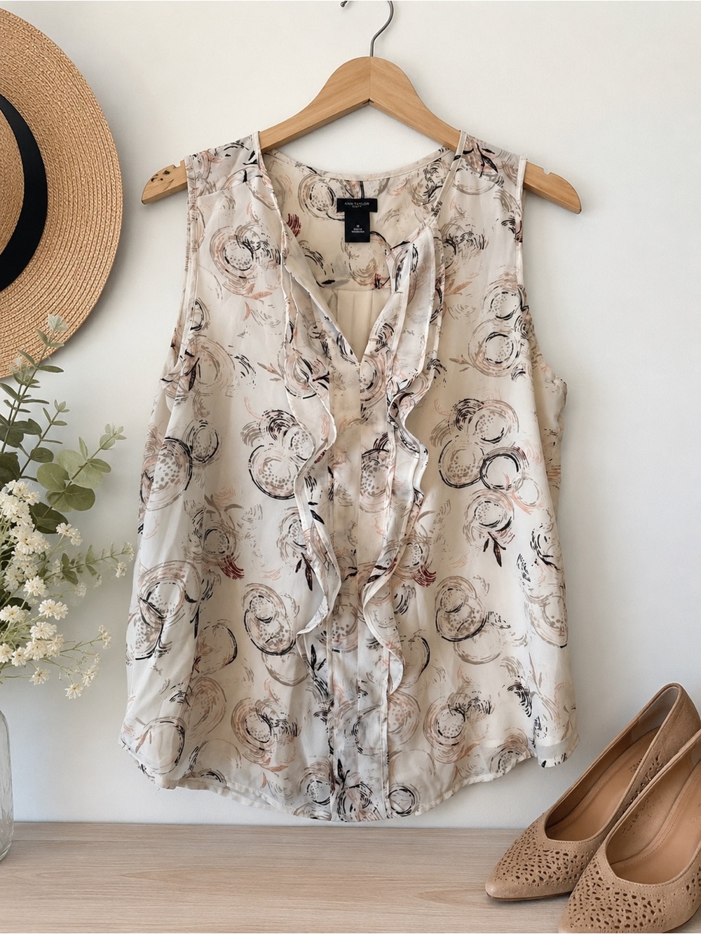 Ann Taylor Factory Cream Floral Ruffle V-Neck Sleeveless Camisole